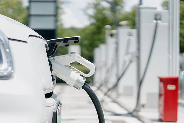 Electric Vehicle (EV) Fleet Charging: Infrastructure, Benefits, and Challenges