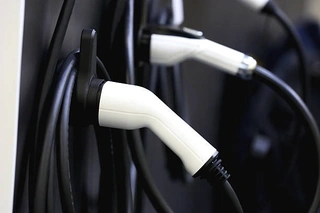 How Portable EV Chargers Reduce Range Anxiety and Improve EV Mobility