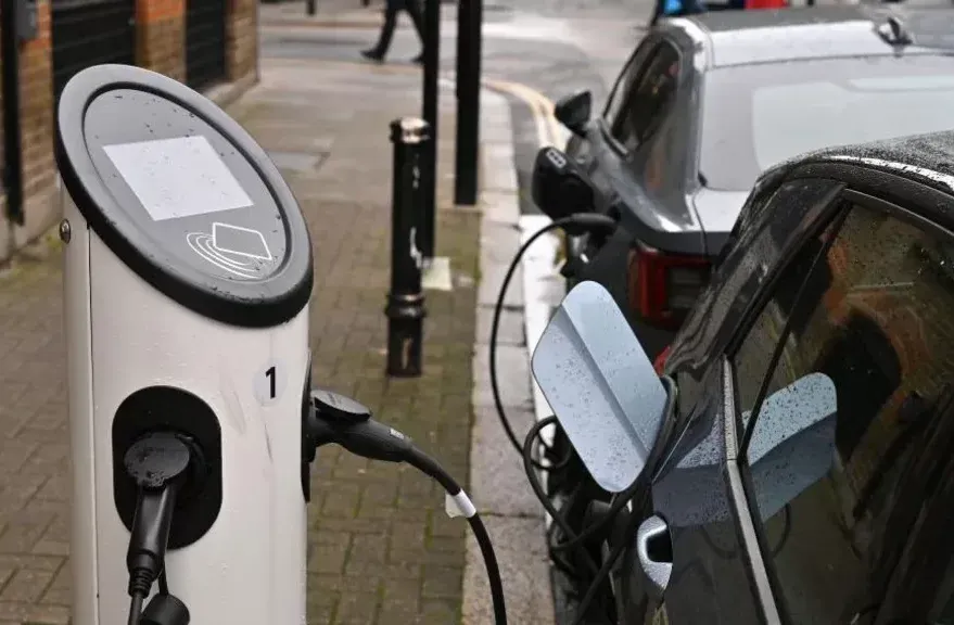 Level 2 AC vs. DC Fast Charging: Which is the Best Fit for Your Business?