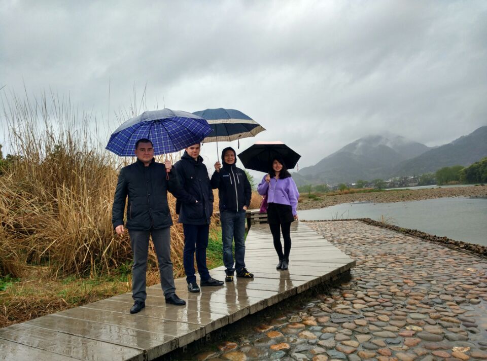 Russian Clients Inspect Kelly Valves in China