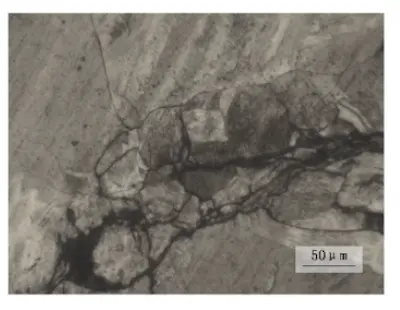 Metallographic structure of the inner wall transverse crack