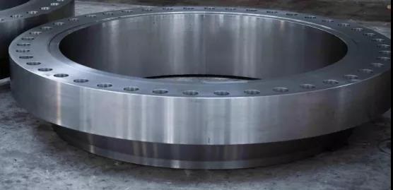 Large-diameter flange anti-corrosion construction & characteristics