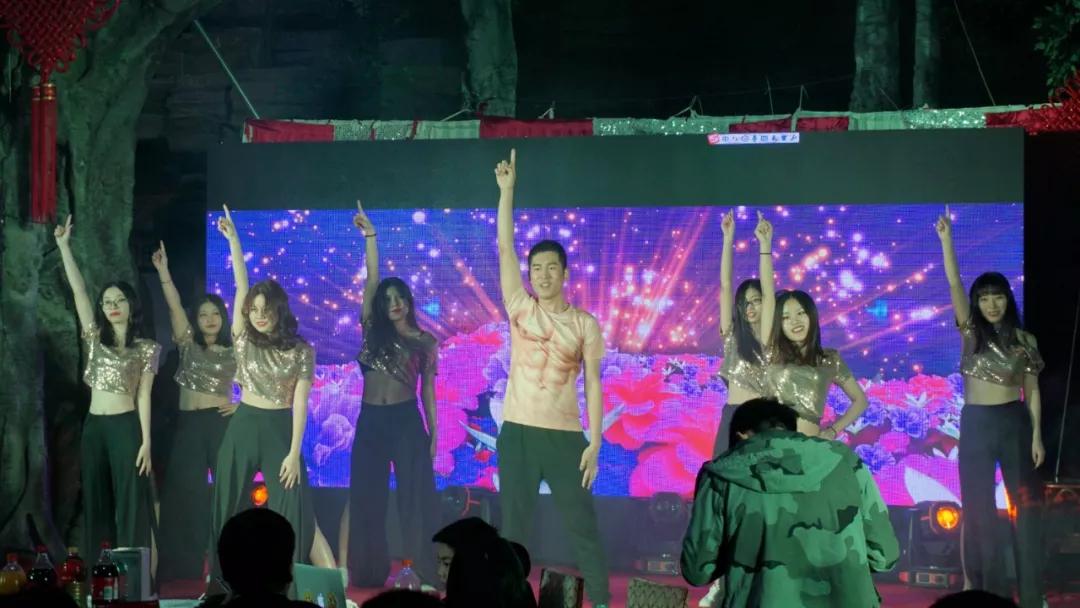 2018-make-year-end-party-an-epilogue-of-the-year-of-the-dog-dances.jpg