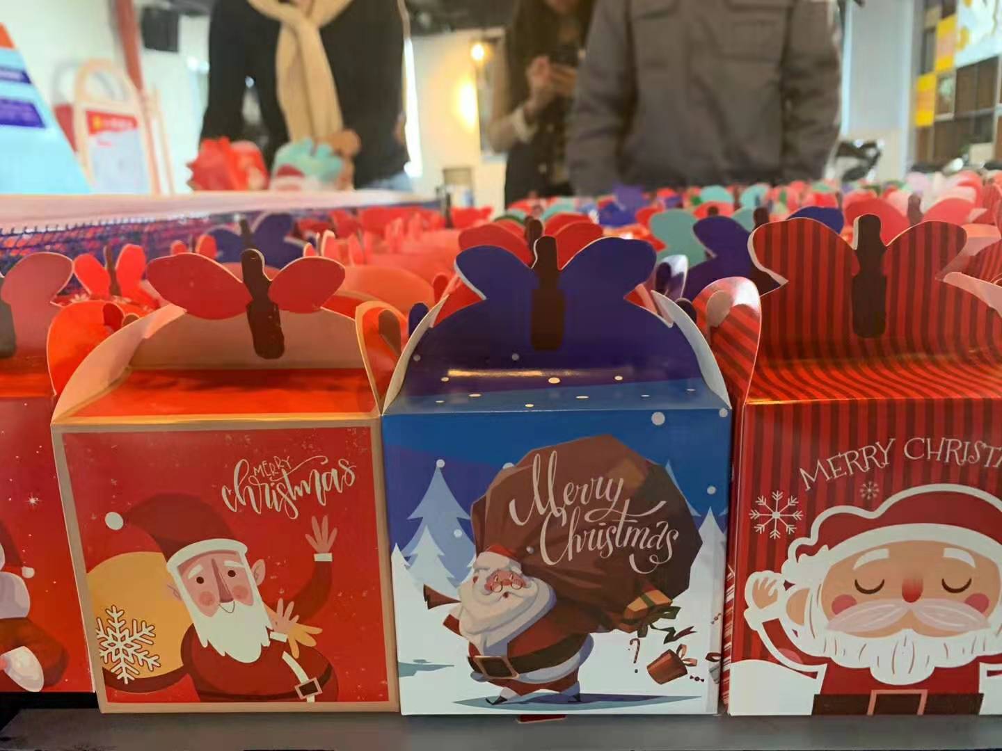 It is said that there is a mysterious person in Make this christmas?
