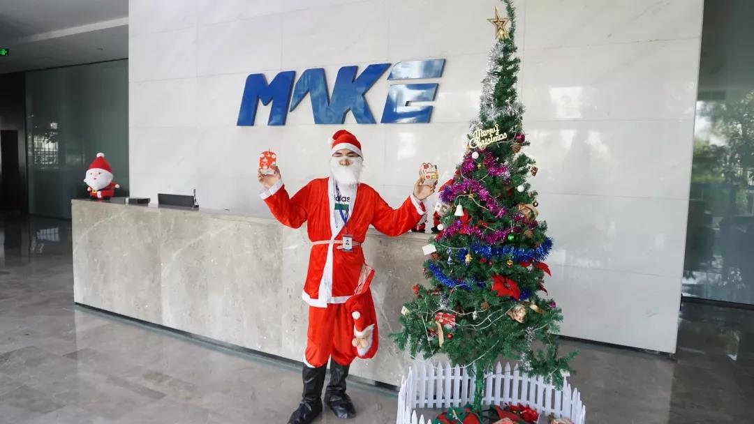 It is said that there is a mysterious person in Make this christmas?