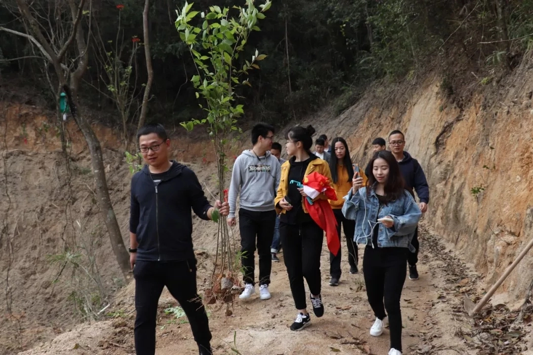 make-s-tree-planting-activity-on-2019-china-s-arbor-day-planting.jpg