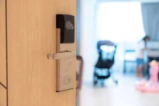 RFID Electronic Locks vs Traditional Locks: Why Smart Access is the Future