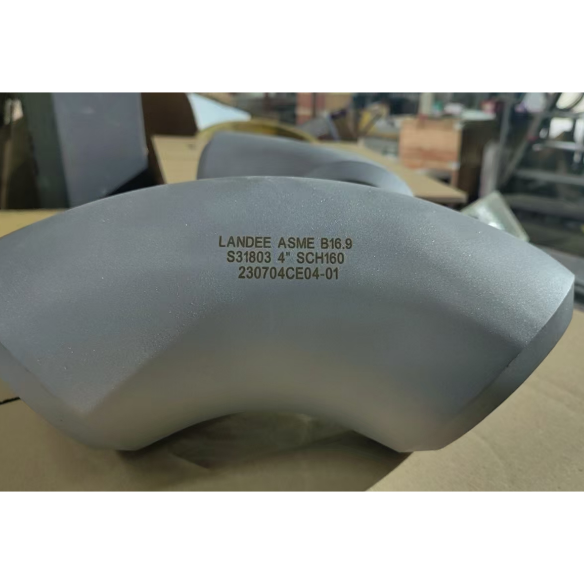 Duplex Steel 90 DEG Elbow, ASME B16.9, A815 UNS S31803, 4 IN