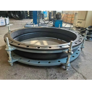Flexible Rubber Expansion Joint, ASTM A105, 24 Inch, 150 LB