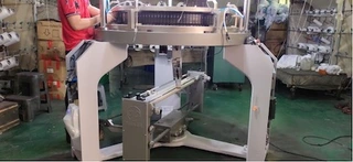 The cloth rolling machine The cloth rolling machine