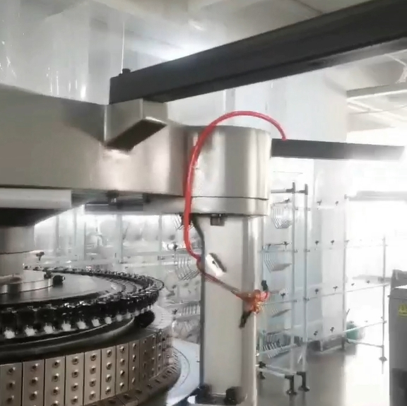 Las nuevas máquinas ambiciosas han llegado a la fábrica del cliente