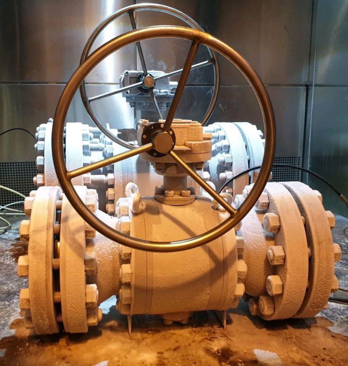 Low temperature valves for liquefied natural gas applications Low temperature valves for liquefied natural gas applications