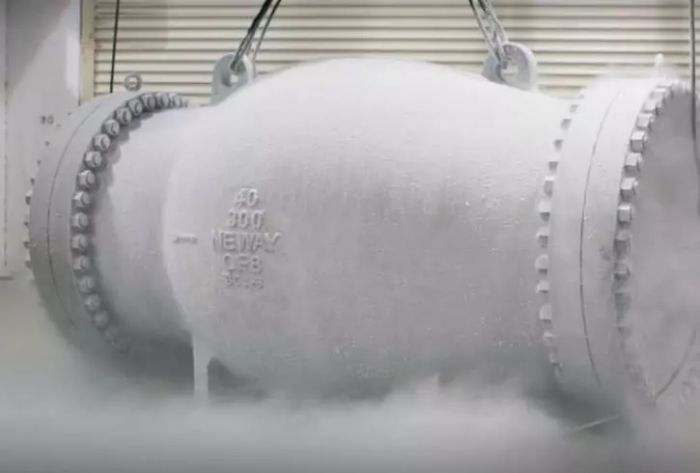 Low temperature valves for liquefied natural gas applications Low temperature valves for liquefied natural gas applications