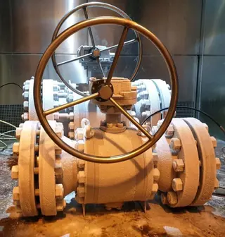 Low temperature valves for liquefied natural gas applications