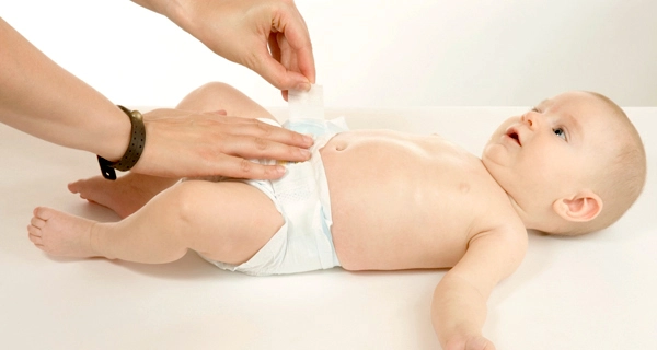 Tips for changing baby's diapers easily and quickly