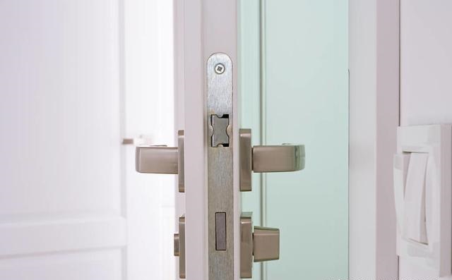 Should Single Tongue Lock or Double Tongue Lock Be Used in Door? - Topper