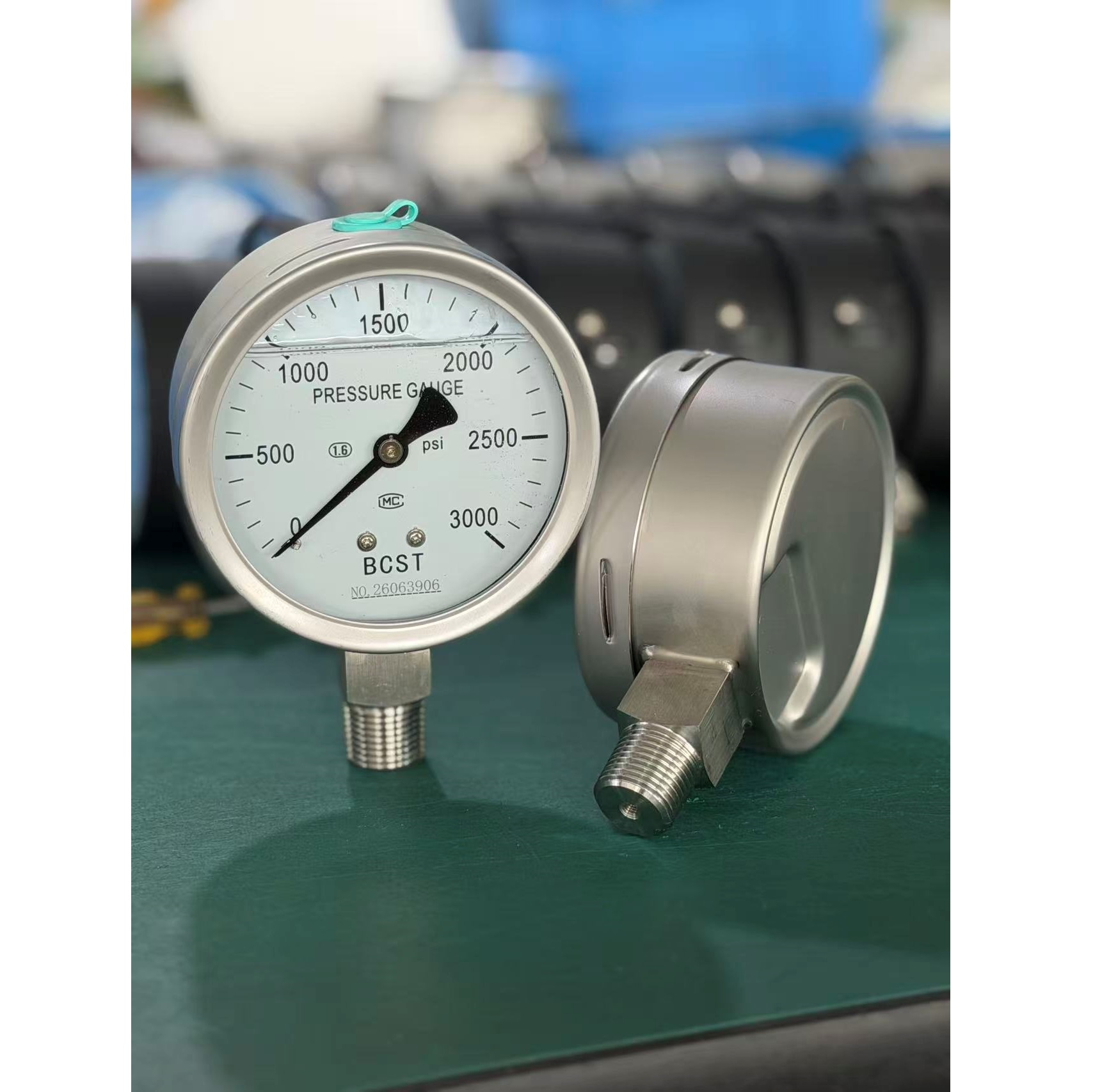 SS 304 Pressure Gauge, 4 Inch, 0-3000 PSI, MNPT