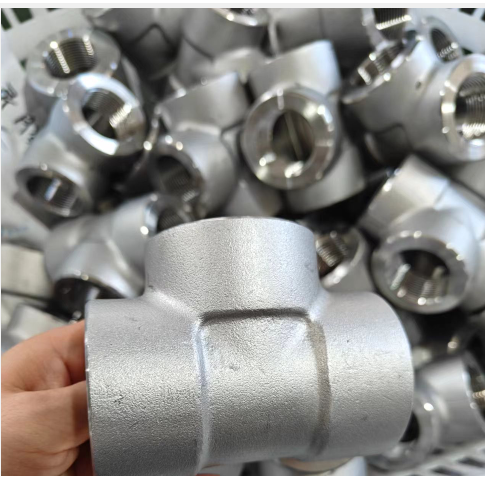 ASTM A182 F304L Equal Tee, 1 Inch, 3000 LB, ANSI B16.11