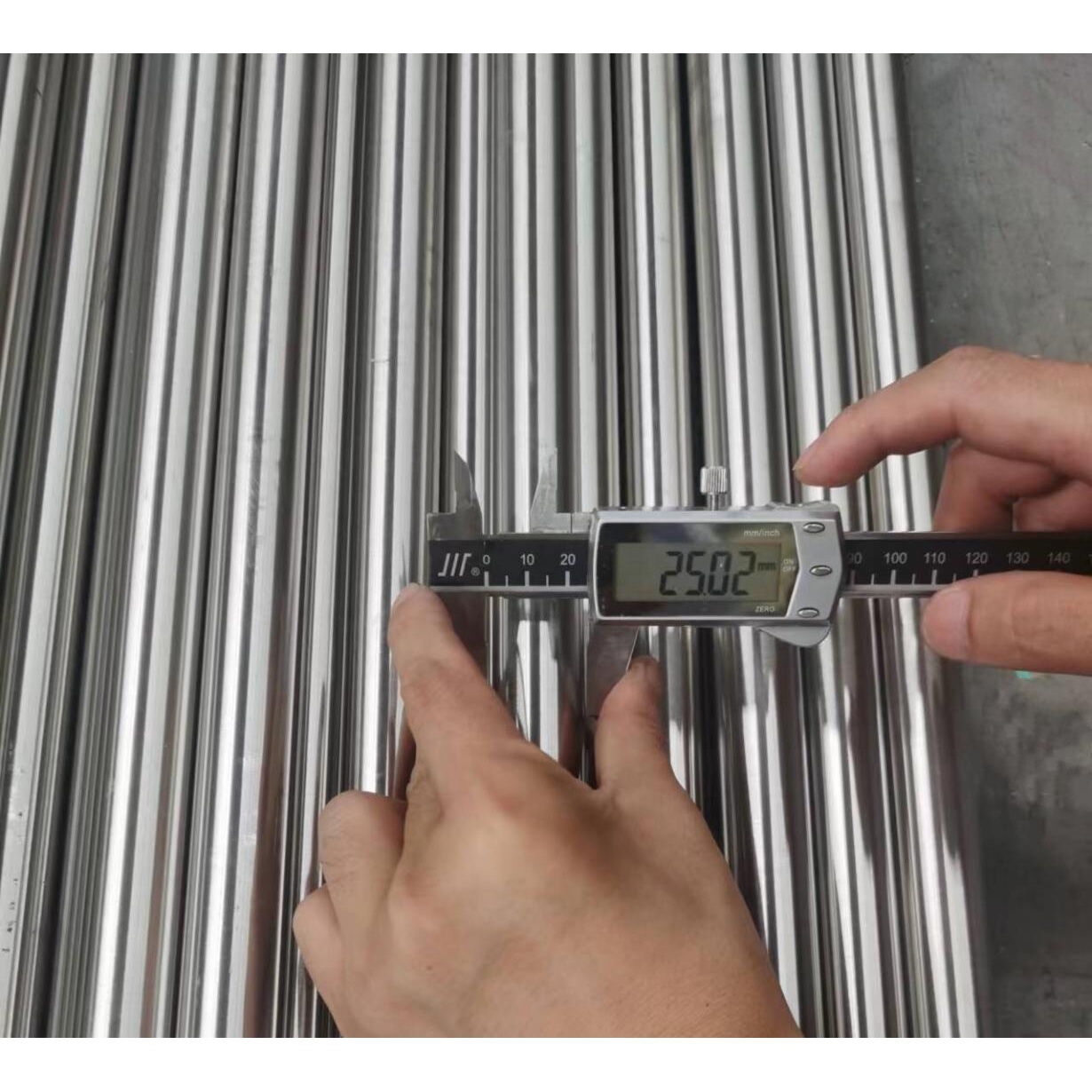 Stainless Steel Round Bar, ASME SA182 316/316L, OD 25 MM