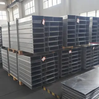 Solid Bottom Cable Tray with Cover