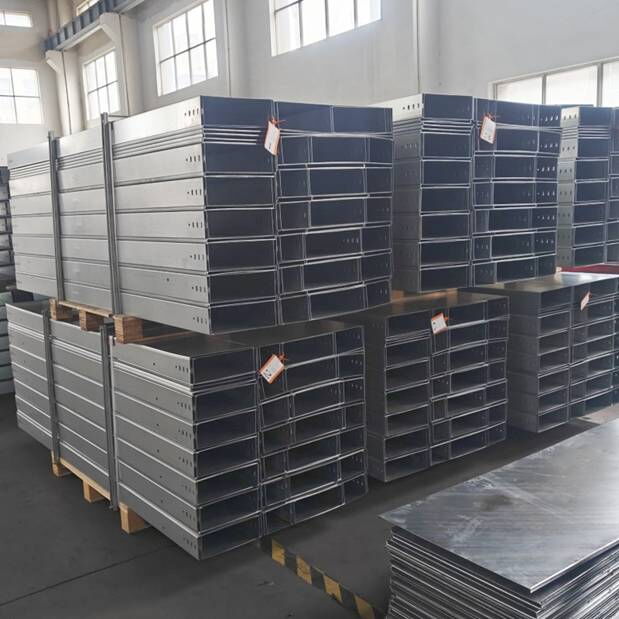 Solid Bottom Cable Tray with Cover, Galvanized Steel
