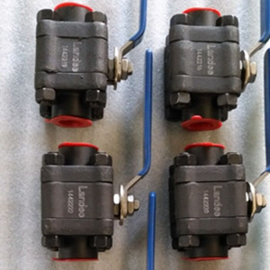 ASTM A105 Ball Valve, DN20, PN20, A 182 F304 Ball, RPTFE Seat
