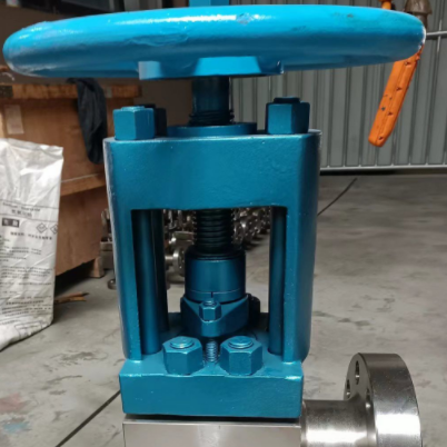 ASTM A105N Angle Choke Valve, 4 Inch, 1500 LB, Lever